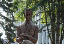 Хуыцау нын æй лæварау ратта…